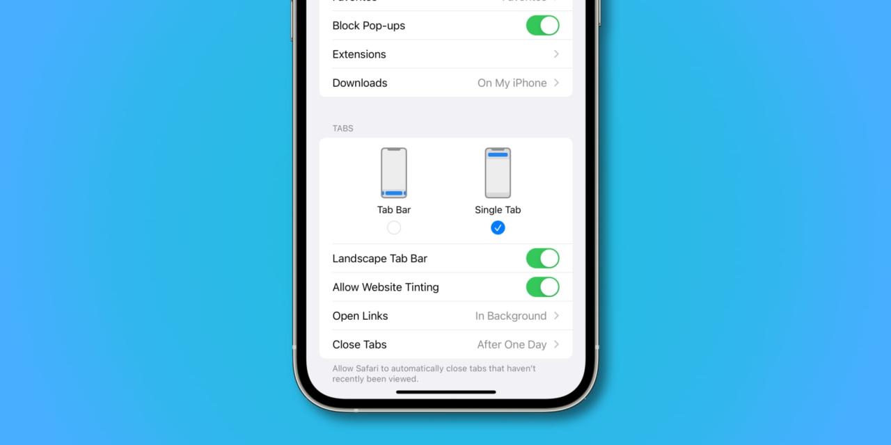 Captura de pantalla de iPhone que muestra las opciones de Safari para pestañas con la ubicación de la barra de direcciones superior e inferior en iOS 17