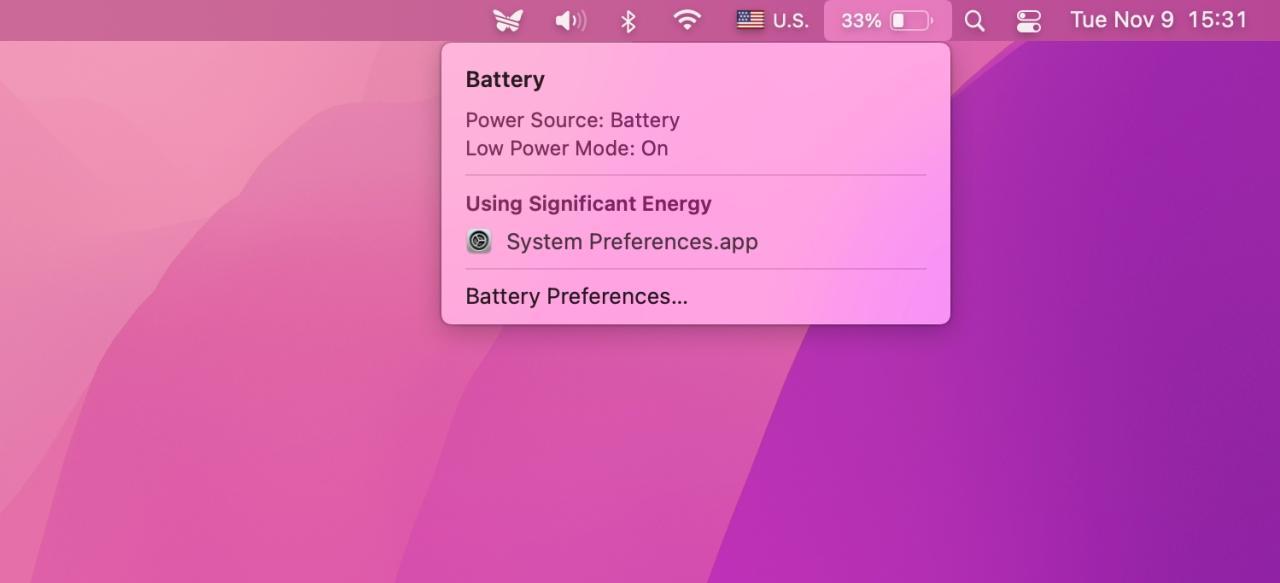 Una captura de pantalla de Mac que muestra el elemento de la barra de menú Batería en macOS Monterey con el modo de bajo consumo activado