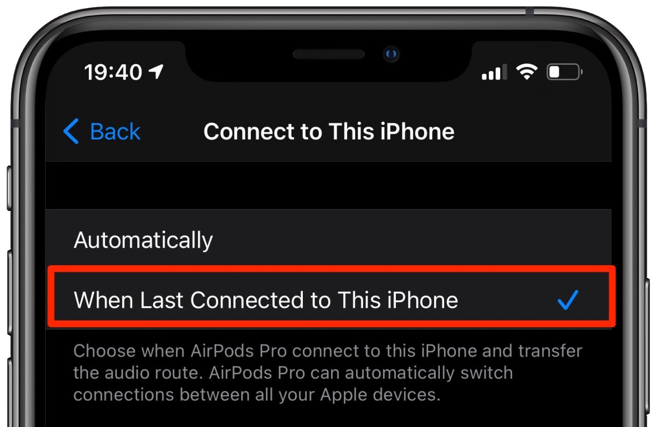 Cambio automático de dispositivo AirPods: la configuración etiquetada con el texto "La última vez que se conectó a este iPhone" se resalta en una captura de pantalla