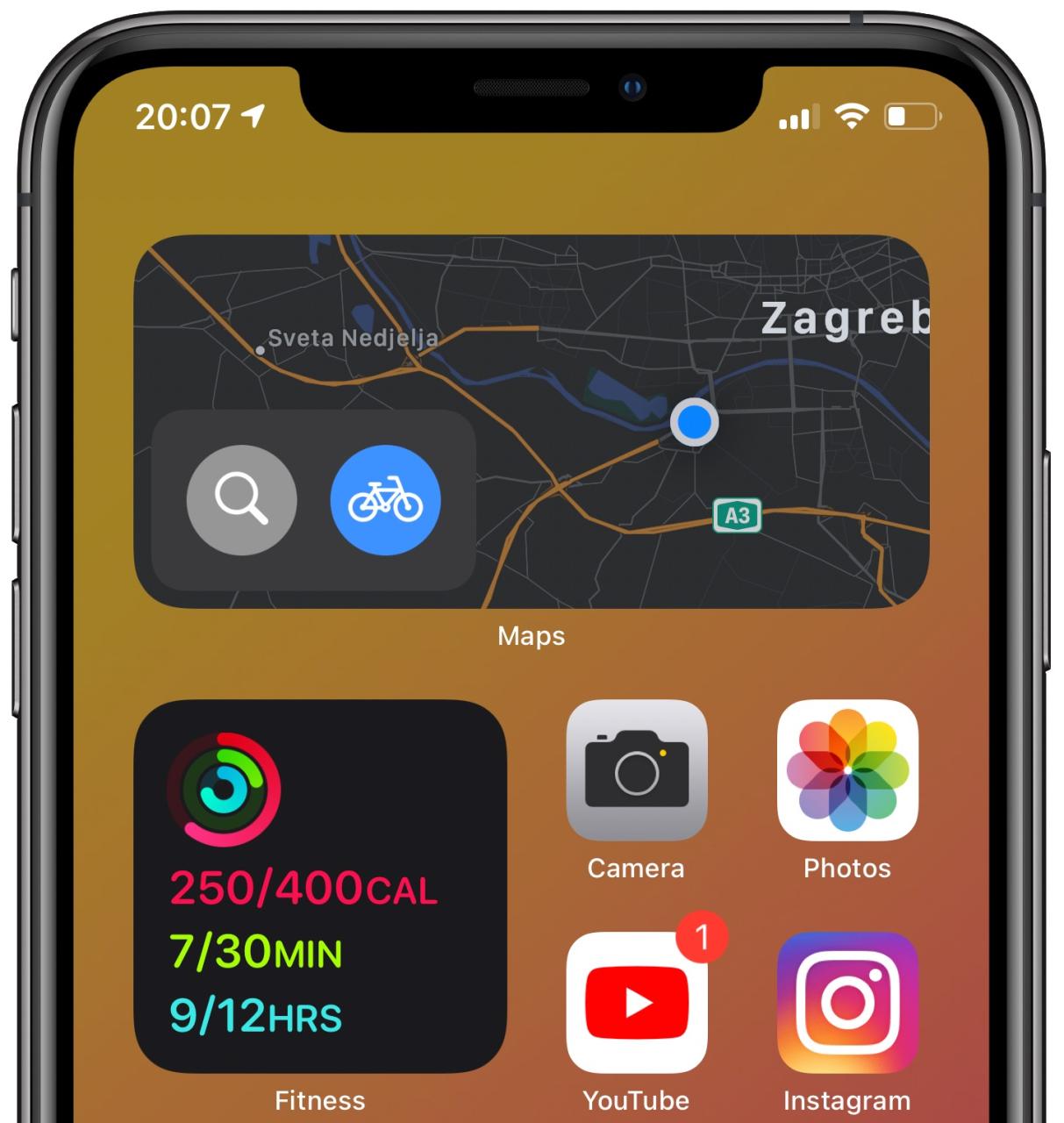 Direcciones de ciclismo de Apple Maps: un widget de Maps en la pantalla de inicio de un iPhone