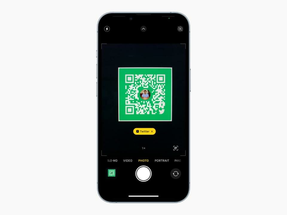 iPhone que muestra cómo escanear un código QR con la aplicación Cámara