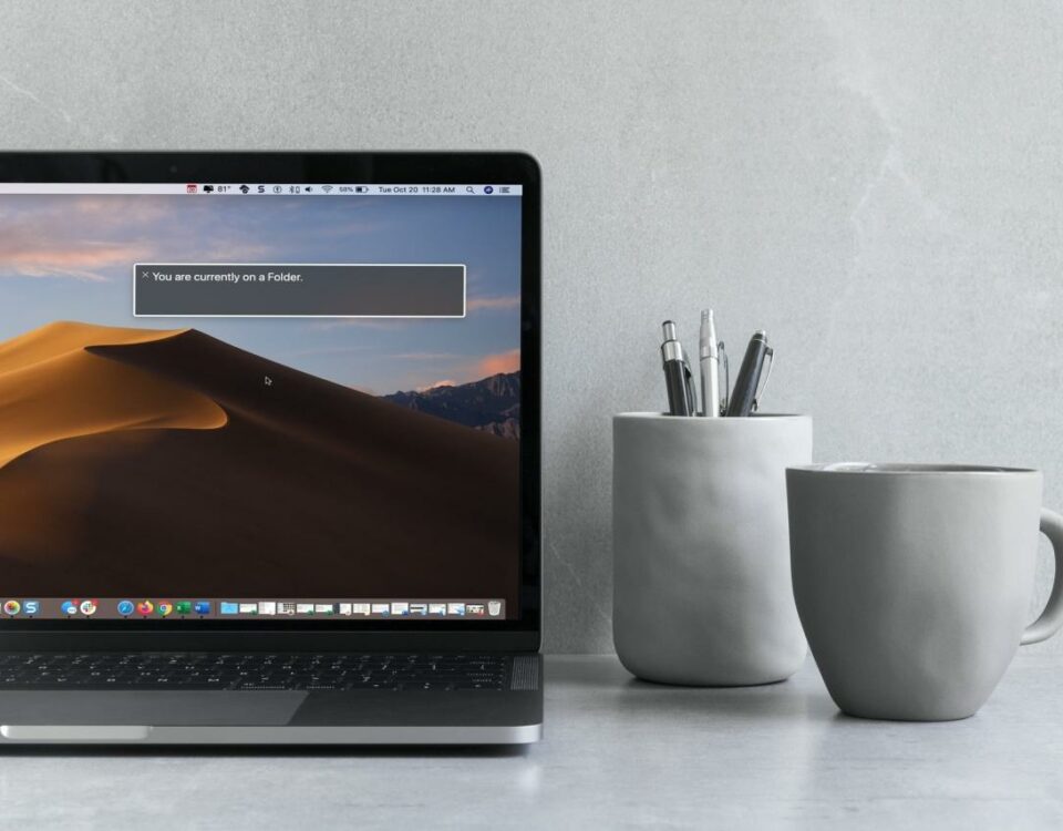 Ventana de solicitud de VoiceOver en un MacBook Pro