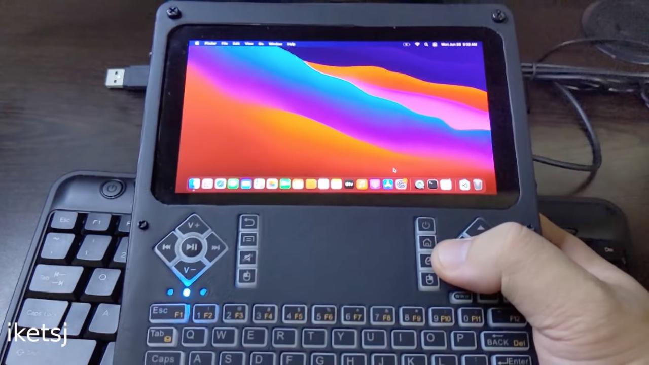Una imagen fija de un video de YouTube que muestra una computadora portátil de bricolaje que ejecuta el software macOS Big Sur de Apple