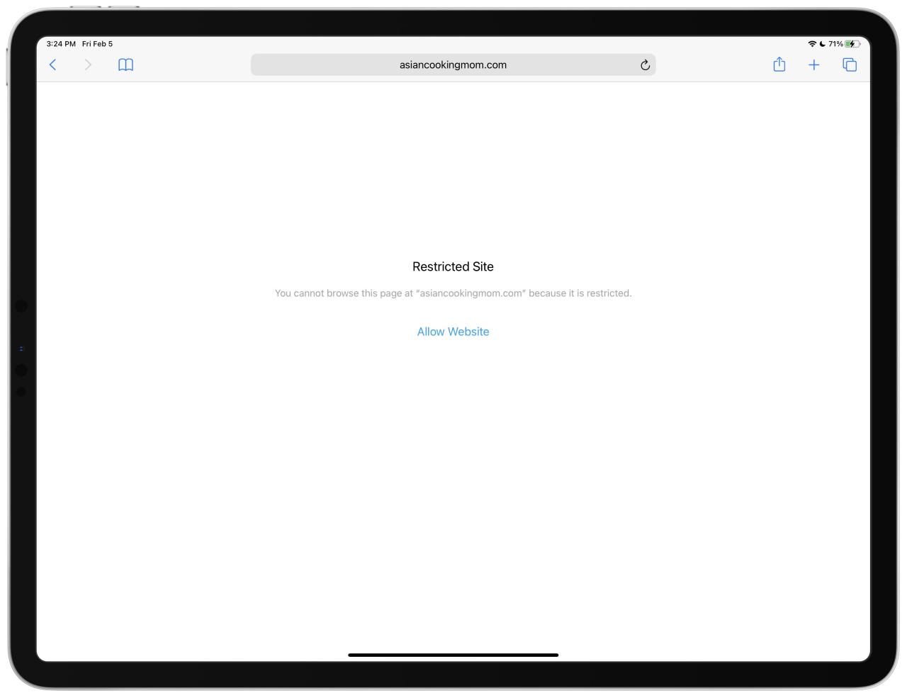 Captura de pantalla de un iPad que muestra un filtro web de Safari que bloquea el acceso al sitio web asiancookingmom.com