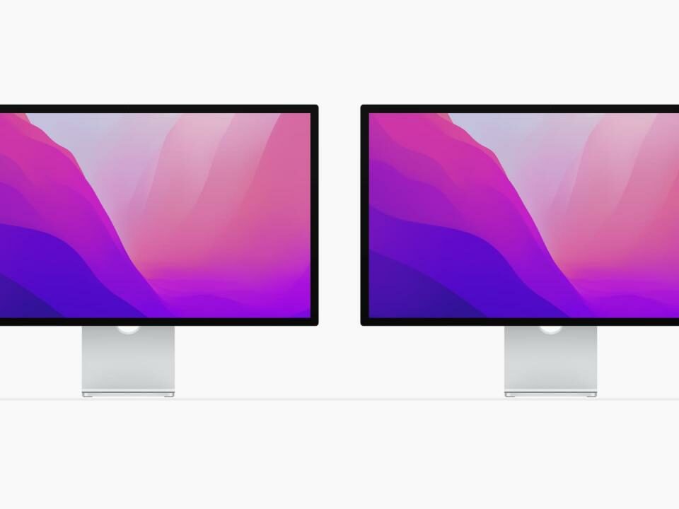 Dos pantallas Mac colocadas una al lado de la otra