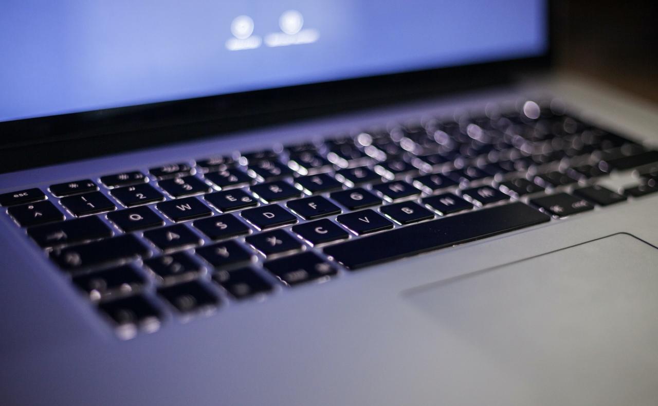 extremadamente Polo dividendo Cómo apagar automáticamente el teclado retroiluminado de tu MacBook cuando  está inactivo | Apple