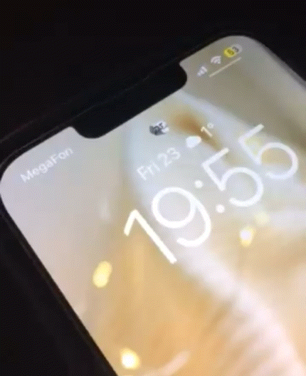 Un GIF animado que muestra la animación TrollLock en un iPhone con muescas que ejecuta iOS 17.